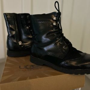 Unique UGG Cobmat style boot with side Zip up closure, patent leather and suede